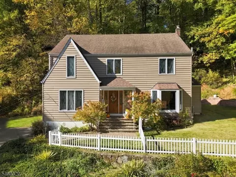 49 Raynor Rd, Morristown, NJ 07960