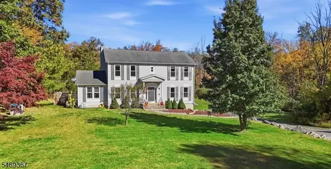 26 Countryside Rd, Columbia, NJ 07832
