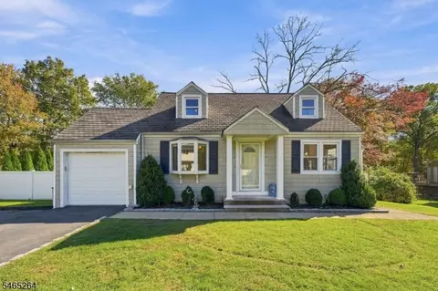 33 Kahl Rd, East Hanover, NJ 07936
