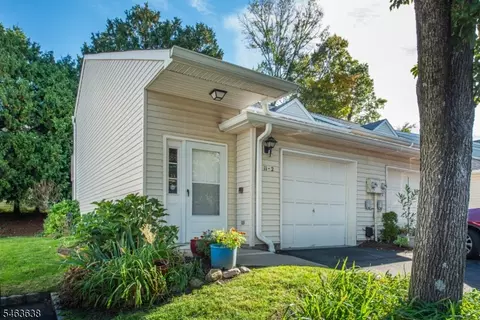 11 Dara Dr # -2, East Hanover, NJ 07936