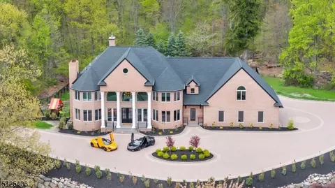 19 Amira Ln, Kinnelon, NJ 07405