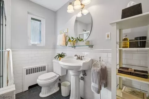Bath - 60 Troy Dr # B, Springfield, NJ 07081 photo 2 of 2