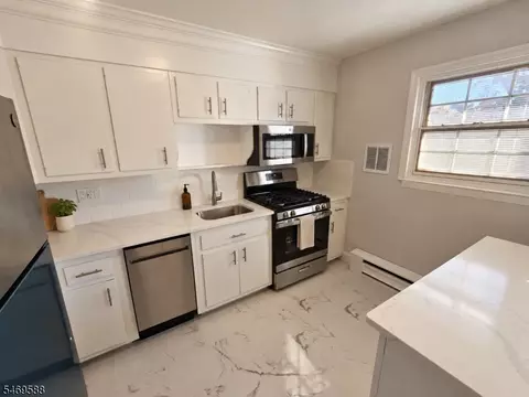 Kitchen - 17 Atherton Ct # B, Wayne, NJ 07470 photo 2 of 4