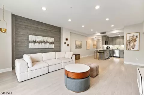 206 Shearwater Ct UNIT 51, Jersey City, NJ 07305