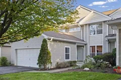 4 Hornbeam Way, Hamburg, NJ 07419