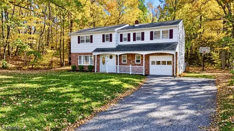 1 Tallahatchie Dr, Sussex, NJ 07461