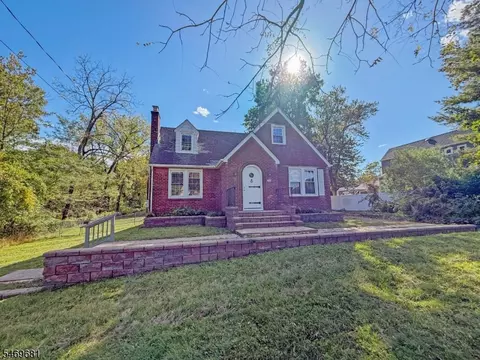 98 Troy Rd, East Hanover, NJ 07936