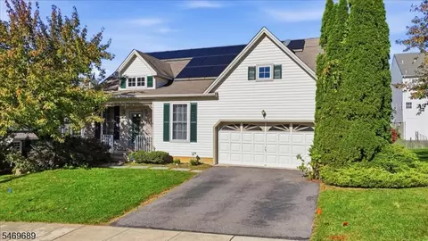 14 Kyle Dr, Phillipsburg, NJ 08865