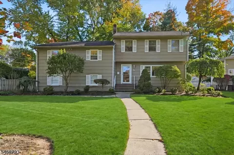 1 Fredon Dr, Livingston, NJ 07039