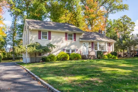 33 Weaver Pl, East Hanover, NJ 07936