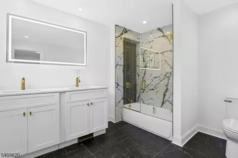 Bath - 732 Belvidere Ave, Plainfield, NJ 07062 photo 3 of 3