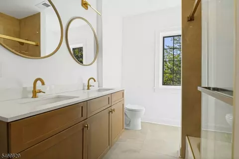 Bath - 732 Belvidere Ave, Plainfield, NJ 07062 photo 2 of 3