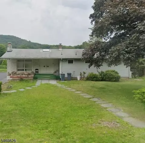 313 High Crest Dr, West Milford, NJ 07480
