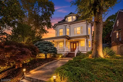 941 Edgewater Ave, Ridgefield, NJ 07657