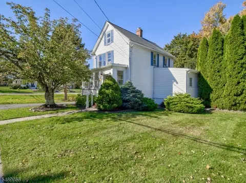 22 Orchard St, Newton, NJ 07860
