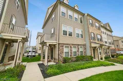 9 Haralson Ct, Livingston, NJ 07039