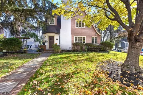 69 Olcott Ave, Bernardsville, NJ 07924