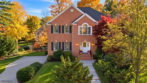 2 Concord Ct, Mahwah, NJ 07430