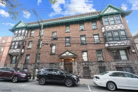 33 62nd St #5, West New York, NJ 07093