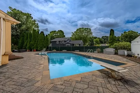 Exterior - 10 Devonshire Rd, Parlin, NJ 08859 photo 2 of 3