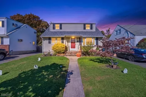33 Hillside Dr, Totowa, NJ 07512