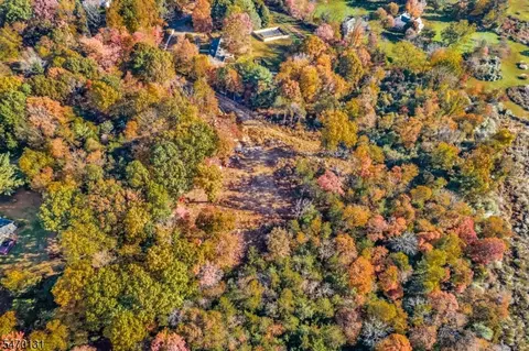 34 Philhower Rd, Tewksbury Twp, NJ 08833