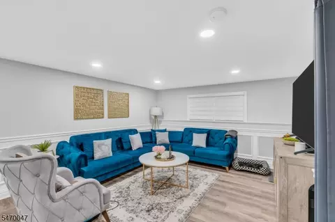 Living - 32 Mandon Dr, Wayne, NJ 07470 photo 1 of 1