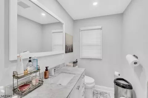 Bath - 32 Mandon Dr, Wayne, NJ 07470 photo 2 of 3