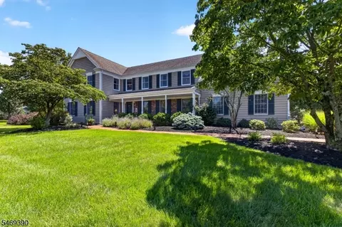 15 Hoffman Pl, Belle Mead, NJ 08502