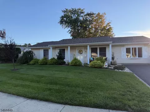 82 Forest Park Ter, Monroe Township, NJ 08831