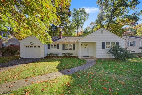 68 Woodstone Rd, Rockaway, NJ 07866