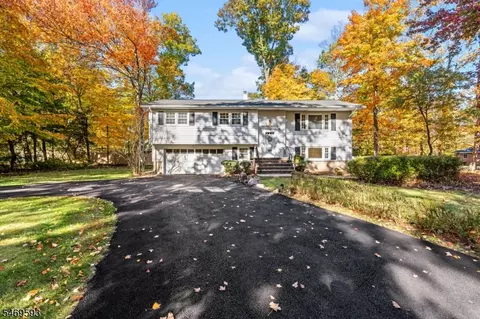 25 Derrygally Cir, Kinnelon, NJ 07405