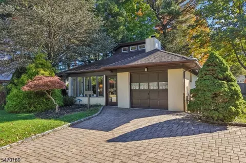 521 Cleveland Ave, River Vale, NJ 07675