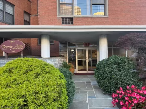 1541 Lemoine Ave #1E, Fort Lee, NJ 07024