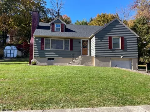 30 Lakeside Dr, Rockaway, NJ 07866