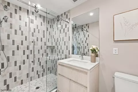 Bath - 42 Willow St #A, Millburn, NJ 07041 photo 2 of 2