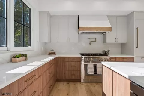 Kitchen - 2 Glen Ave, Summit, NJ 07901 photo 1 of 2