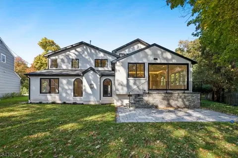 Exterior - 2 Glen Ave, Summit, NJ 07901 photo 3 of 3
