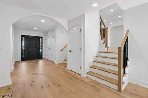 Entry Way - 2 Glen Ave, Summit, NJ 07901 photo 2 of 9