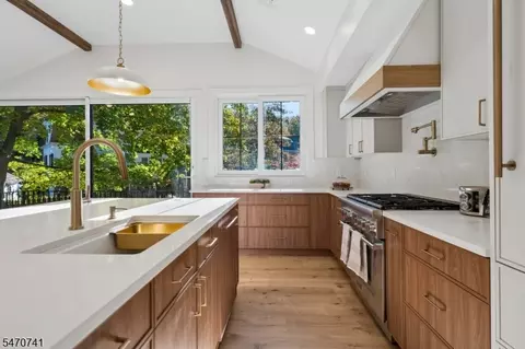 Kitchen - 2 Glen Ave, Summit, NJ 07901 photo 2 of 2