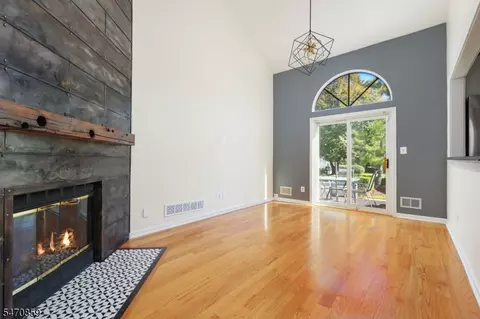 Living - 3115 Park Pl, Springfield, NJ 07081 photo 5 of 8