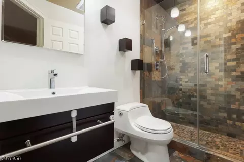 Bath - 3115 Park Pl, Springfield, NJ 07081 photo 2 of 3