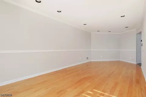 Living - 3115 Park Pl, Springfield, NJ 07081 photo 4 of 8