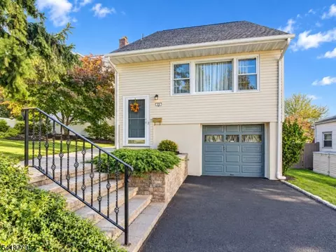 23 Nassau Rd, Verona, NJ 07044