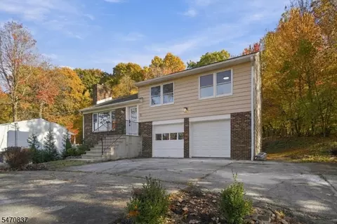 26 Chestnut Tree Dr, Highland Lakes, NJ 07422