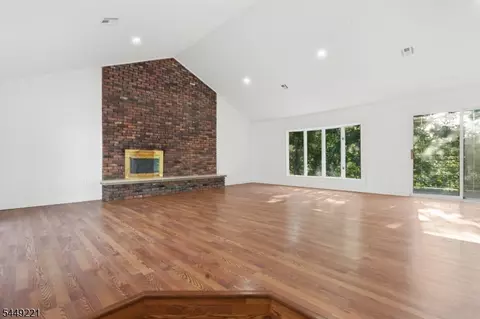 19 Cliffside Trl, Denville, NJ 07834