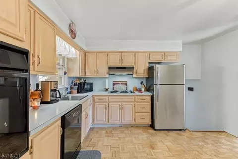 Kitchen - 9 Morningside Dr, Succasunna, NJ 07876 photo 1 of 2