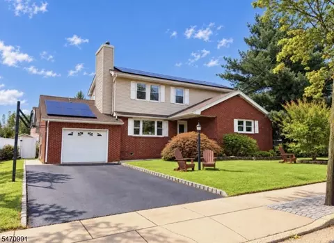 340 N 8th Ave, Manville, NJ 08835