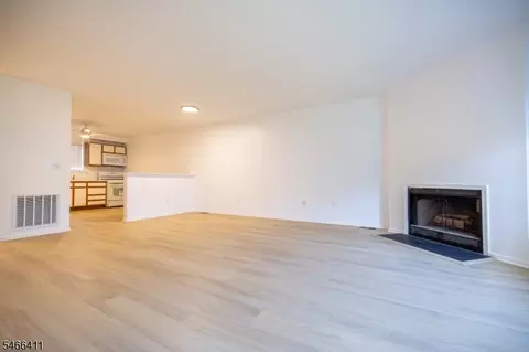 184 Bexley Ln, Piscataway, NJ 08854