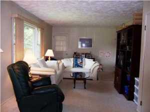 20 Mohawk Dr, Matawan, NJ 07747 photo 2